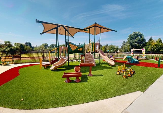 http://New%20Horizon%20Academy%20playground%20in%20Olathe,%20Kansas
